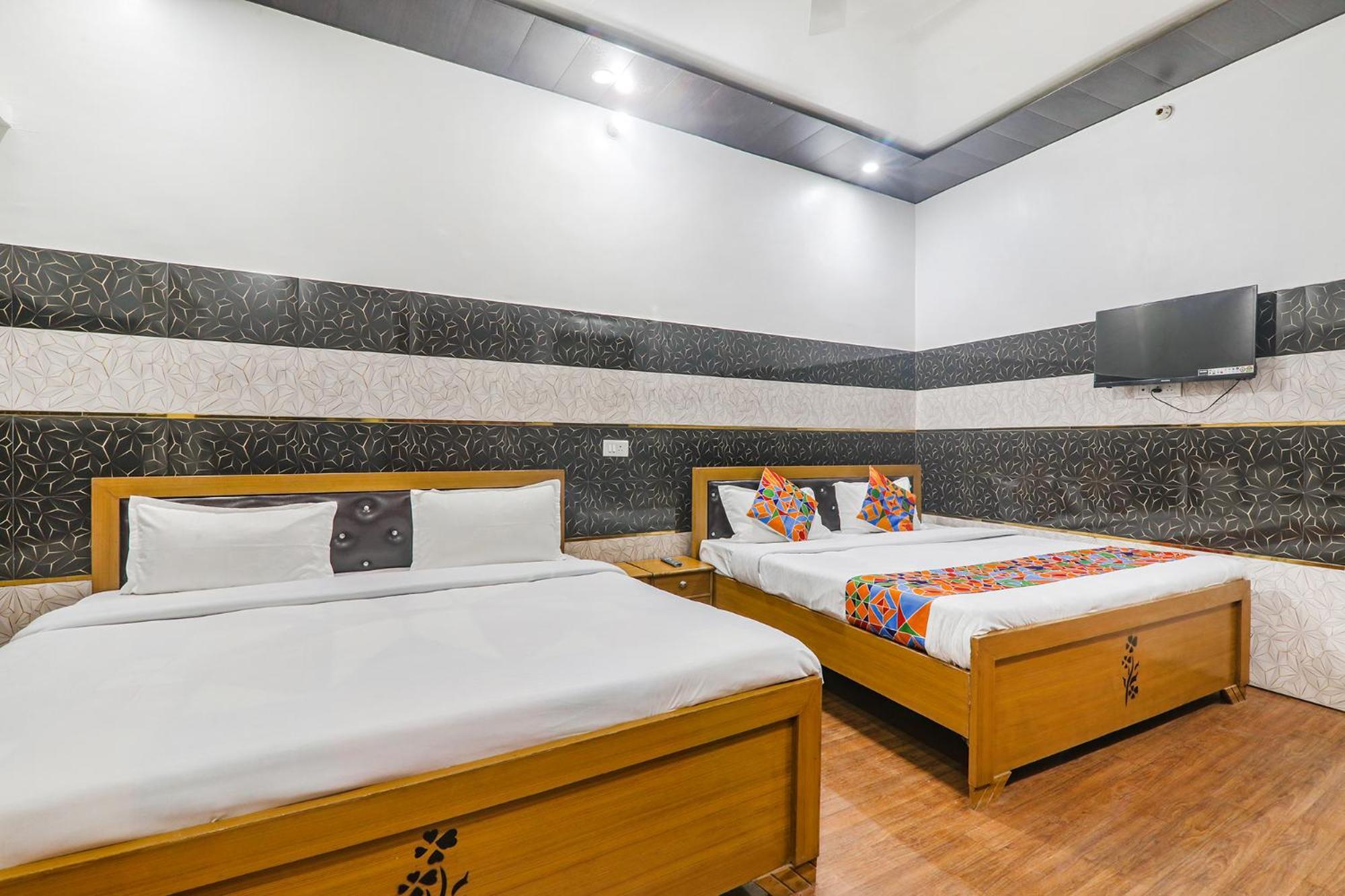 Fabexpress Milan Palace Ayodhya Exterior foto